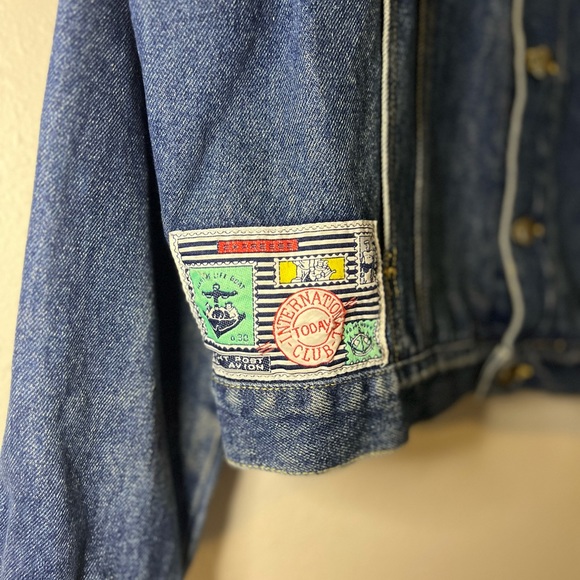 Vintage Jackets & Blazers - Vintage Y2K Postcard Patch Denim Jacket